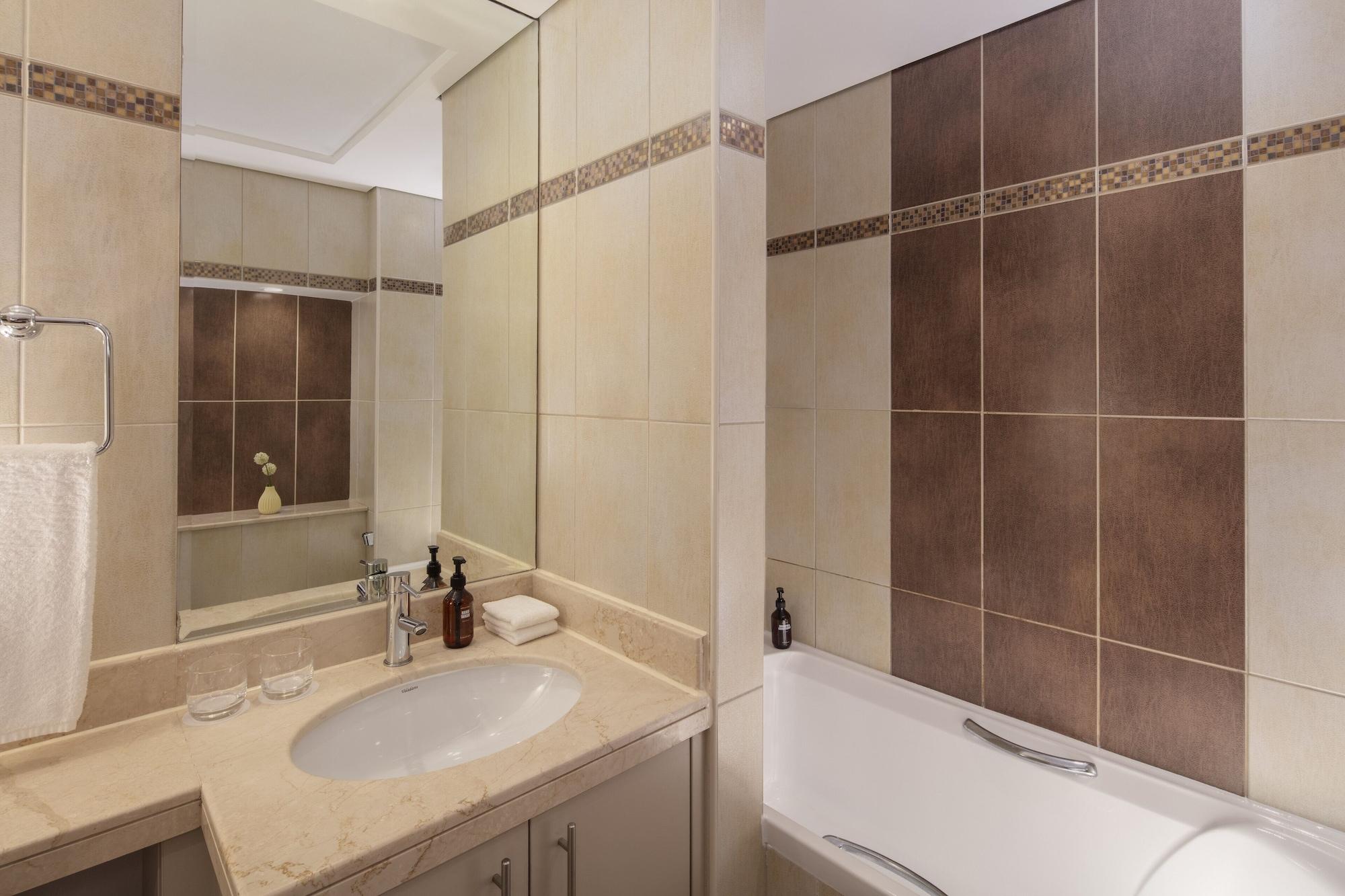 Staybridge Suites Dubai Internet City Buitenkant foto